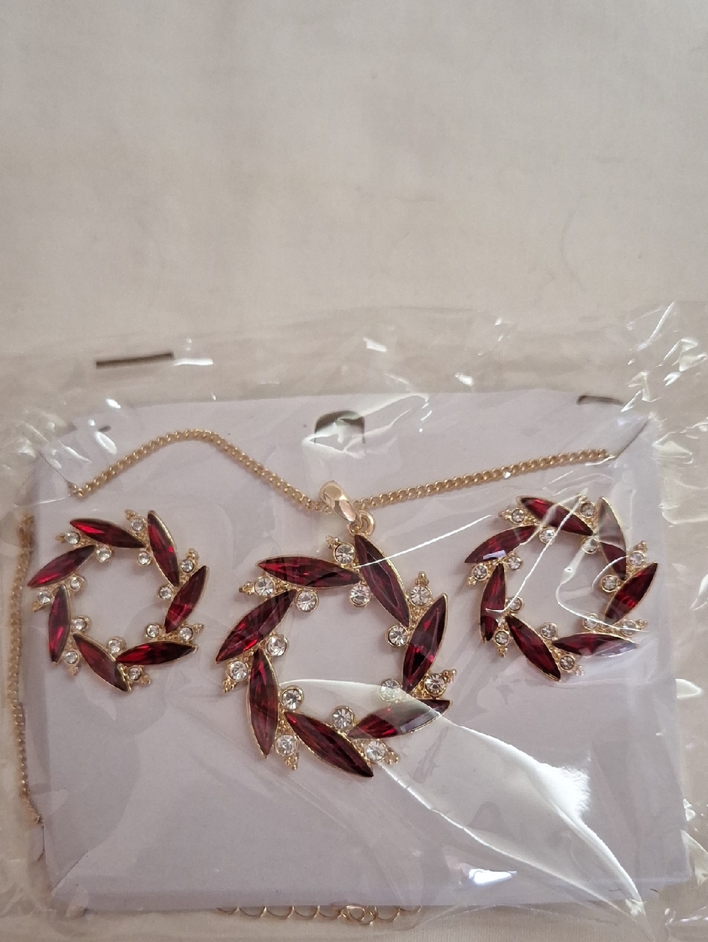 Avon Red Festive Facets Necklace and Earring Set - Picture 6 of 12